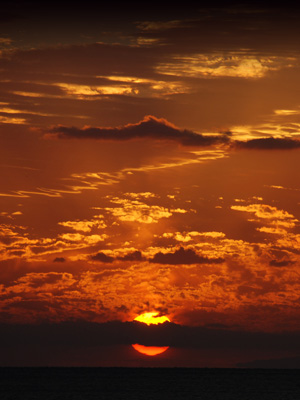 片男波の夕陽